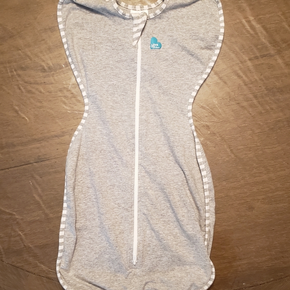 Love to Dream Swaddle EUC sz Small